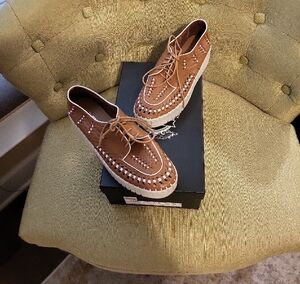 Brown Leather Flats with Contrast Stitching and Lace Detail